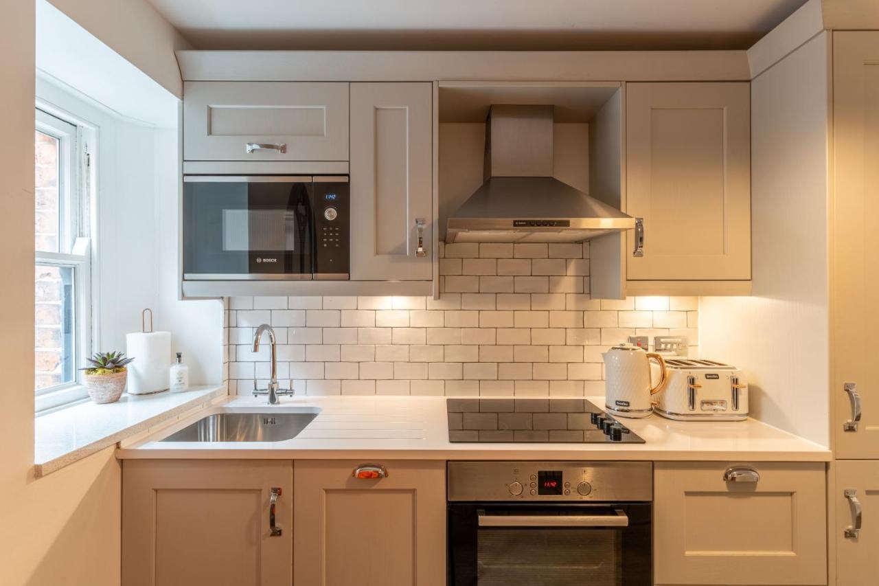 Luxury Chapel Apartment Within City Walls تشيستر المظهر الخارجي الصورة